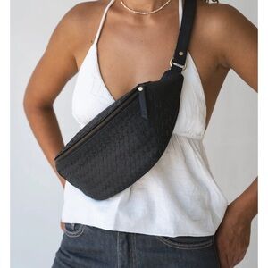 Mandrn- black leather woven fanny pack